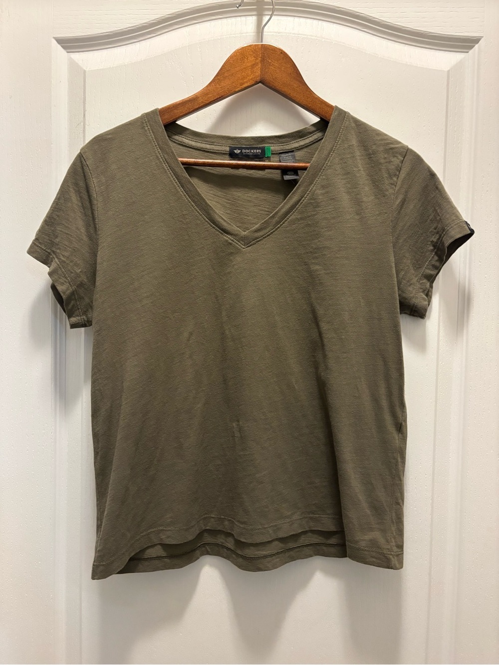 Dockers Women's Olive Green V-Neck Short Sleeve Tee